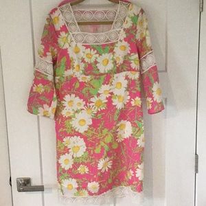 Lilly Pulitzer Dress with lace at neck, sleeves & hem. Size Medium & 100% Cotton